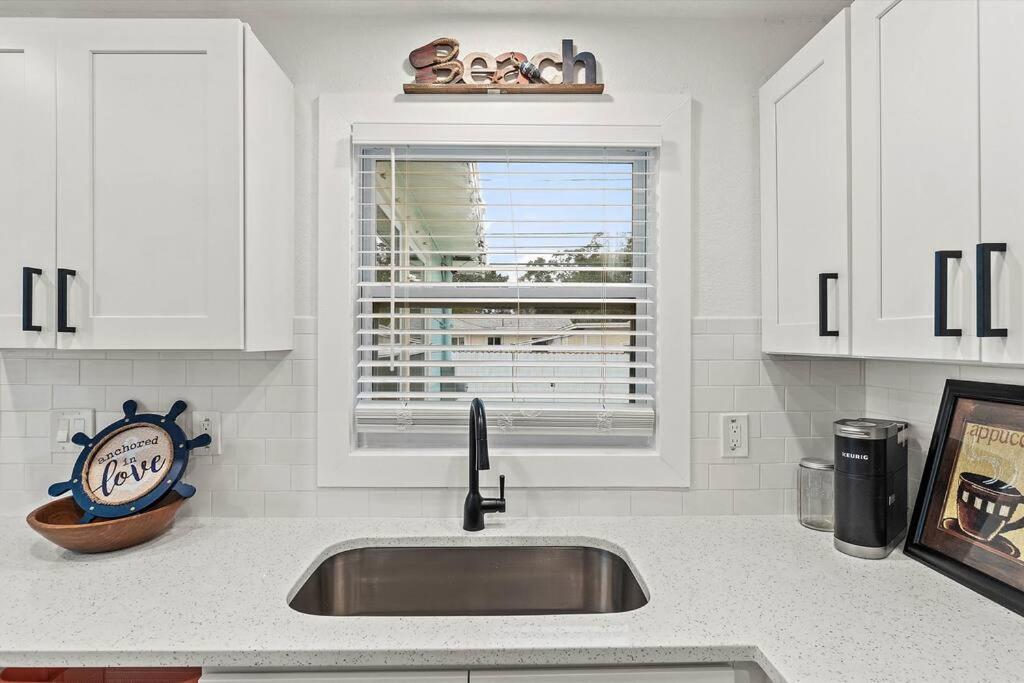 Quaint Gulfport Beach Bungalow St. Petersburg Bagian luar foto
