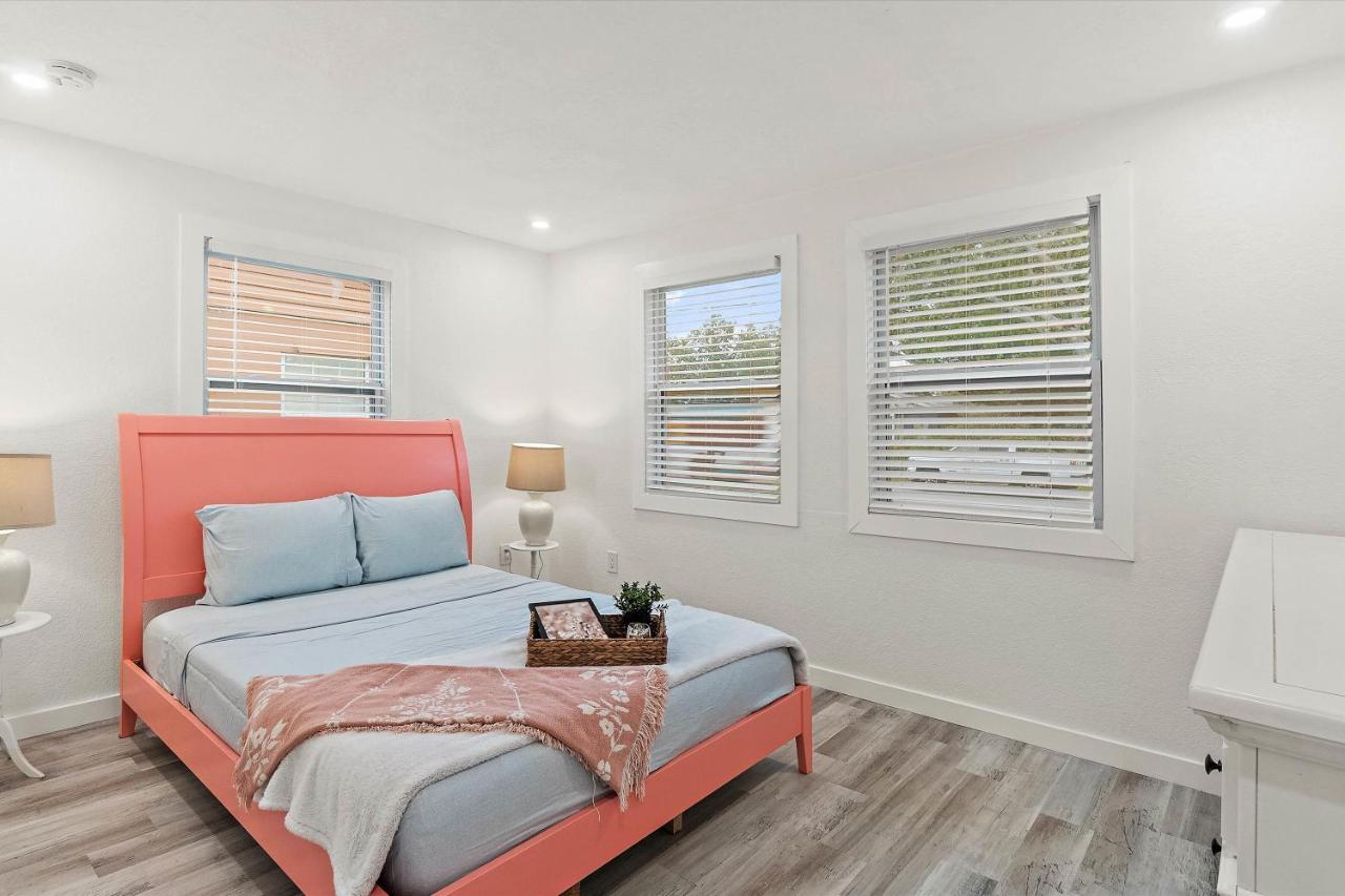 Quaint Gulfport Beach Bungalow St. Petersburg Bagian luar foto