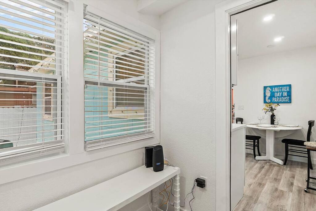 Quaint Gulfport Beach Bungalow St. Petersburg Bagian luar foto