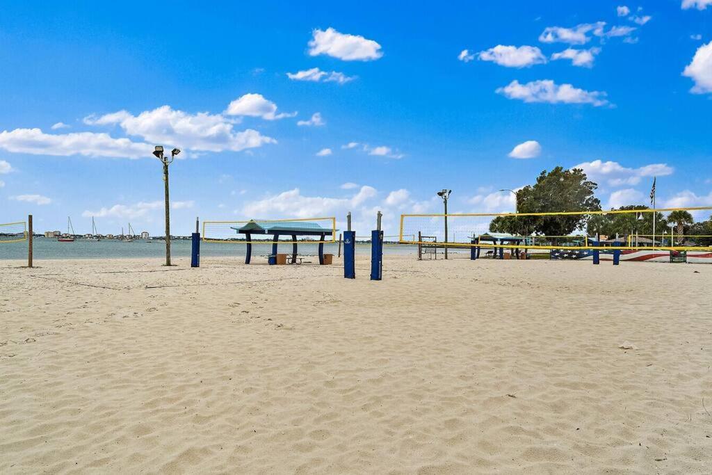 Quaint Gulfport Beach Bungalow St. Petersburg Bagian luar foto